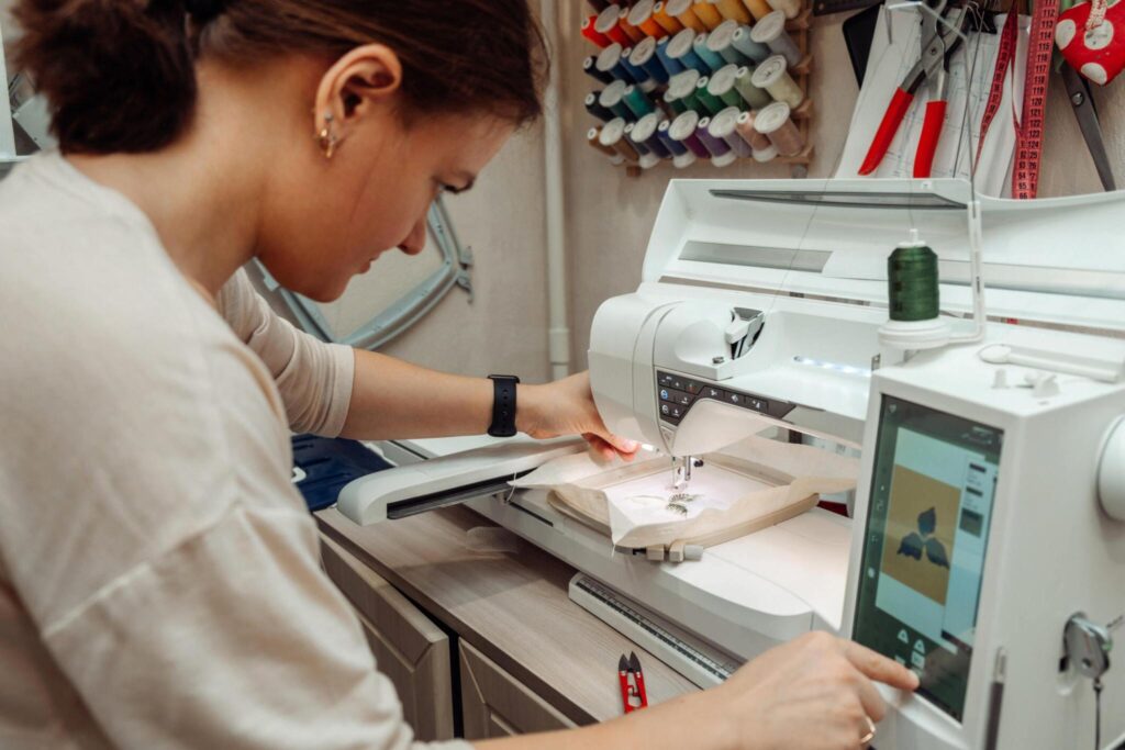 How programable sewing machine brings elegance in your designs 1